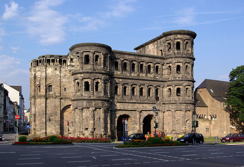 800px-Trier_Porta_Nigra_BW_1