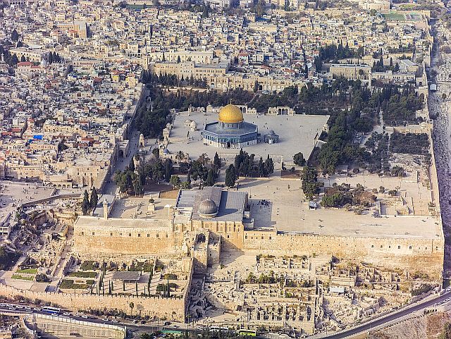 Jerusalem-2013(2)-Aerial-Temple_Mount-(south_exposure)-small